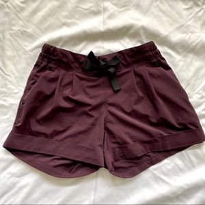 Lululemon Spring Breakaway Short, size 4
